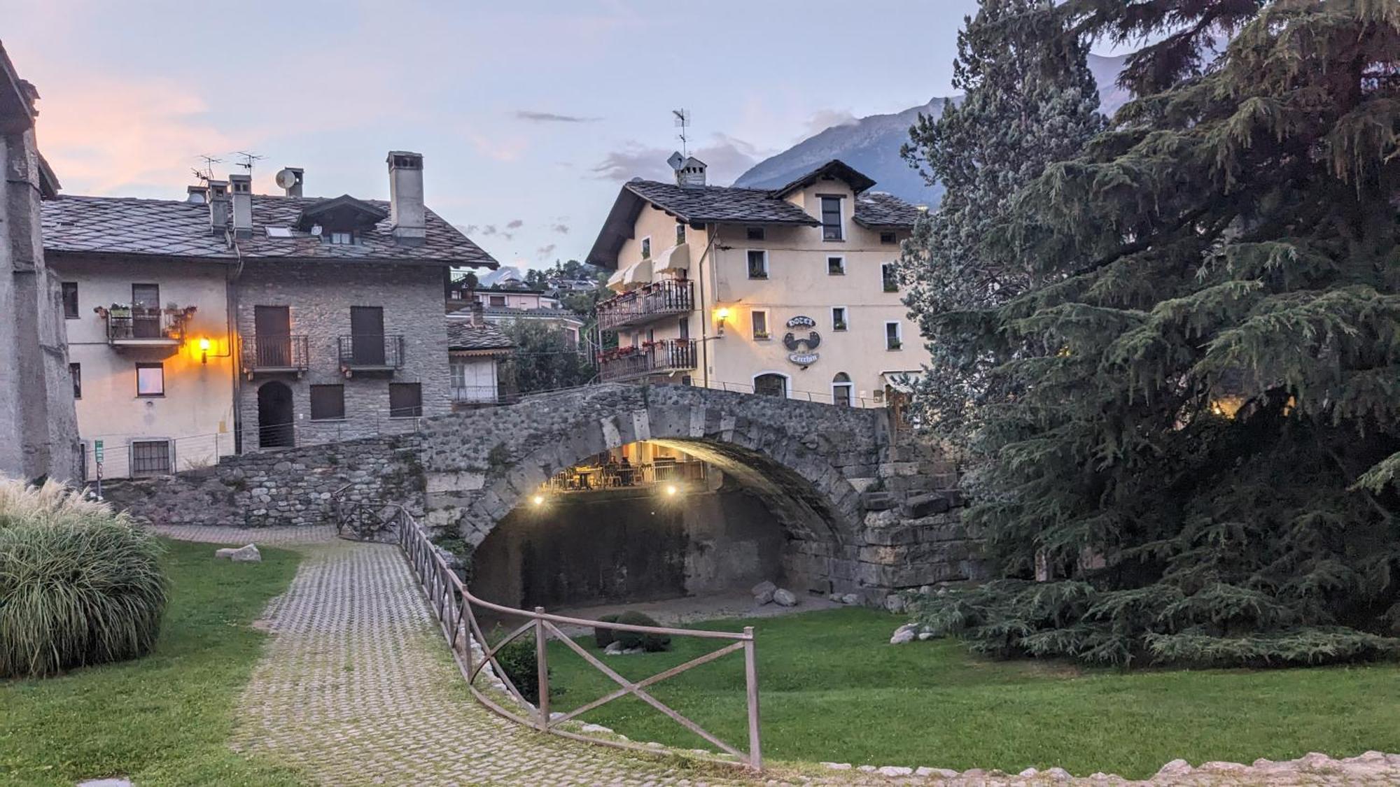 Maison Du Pont Romain Aosta Exteriör bild